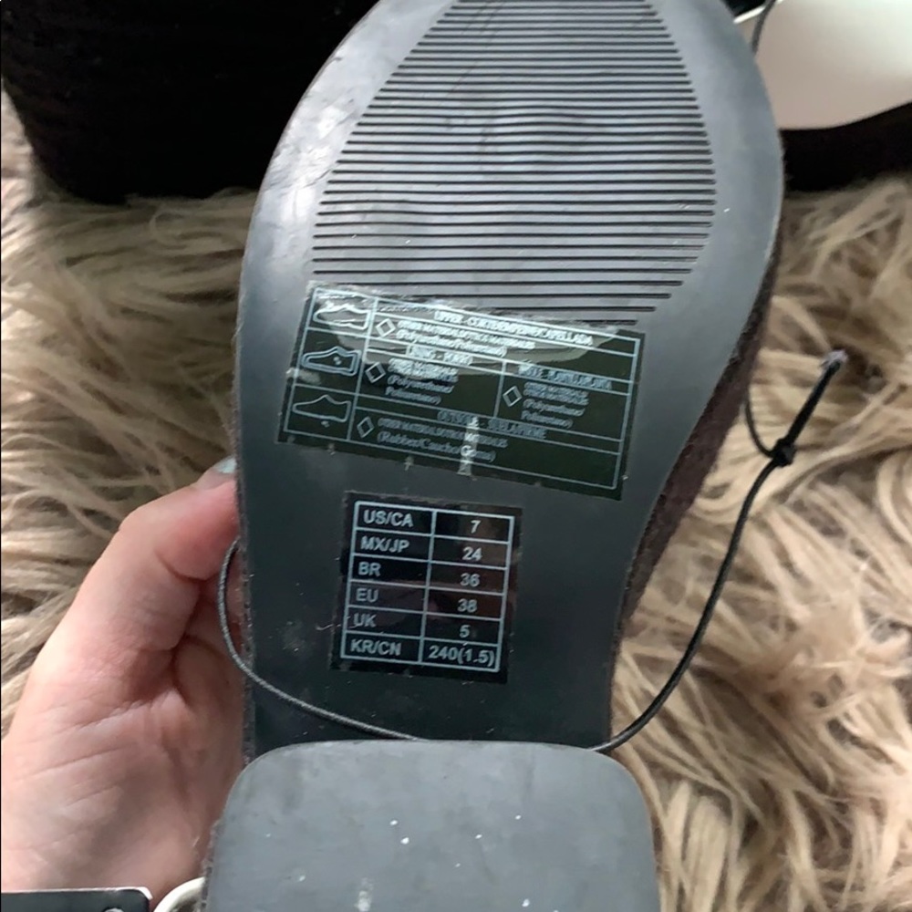 Sandals - Picture 2 of 3